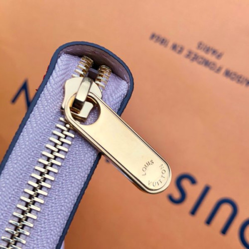 l0*is-V*t0n-wallet-81