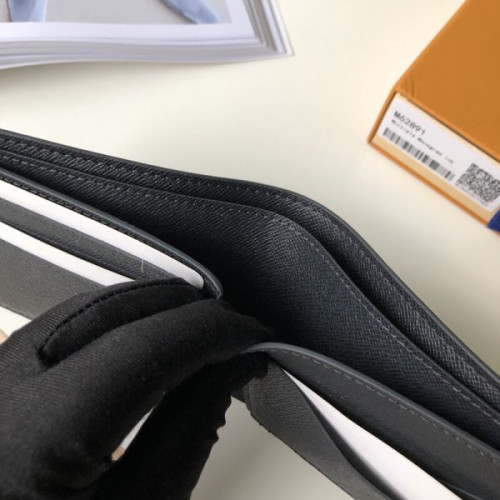 l0*is-V*t0n-wallet-small-2